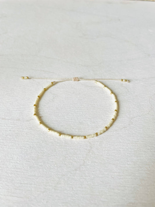 Adjustable Miyuki Pearl Bracelet in Nylon, Rocaille