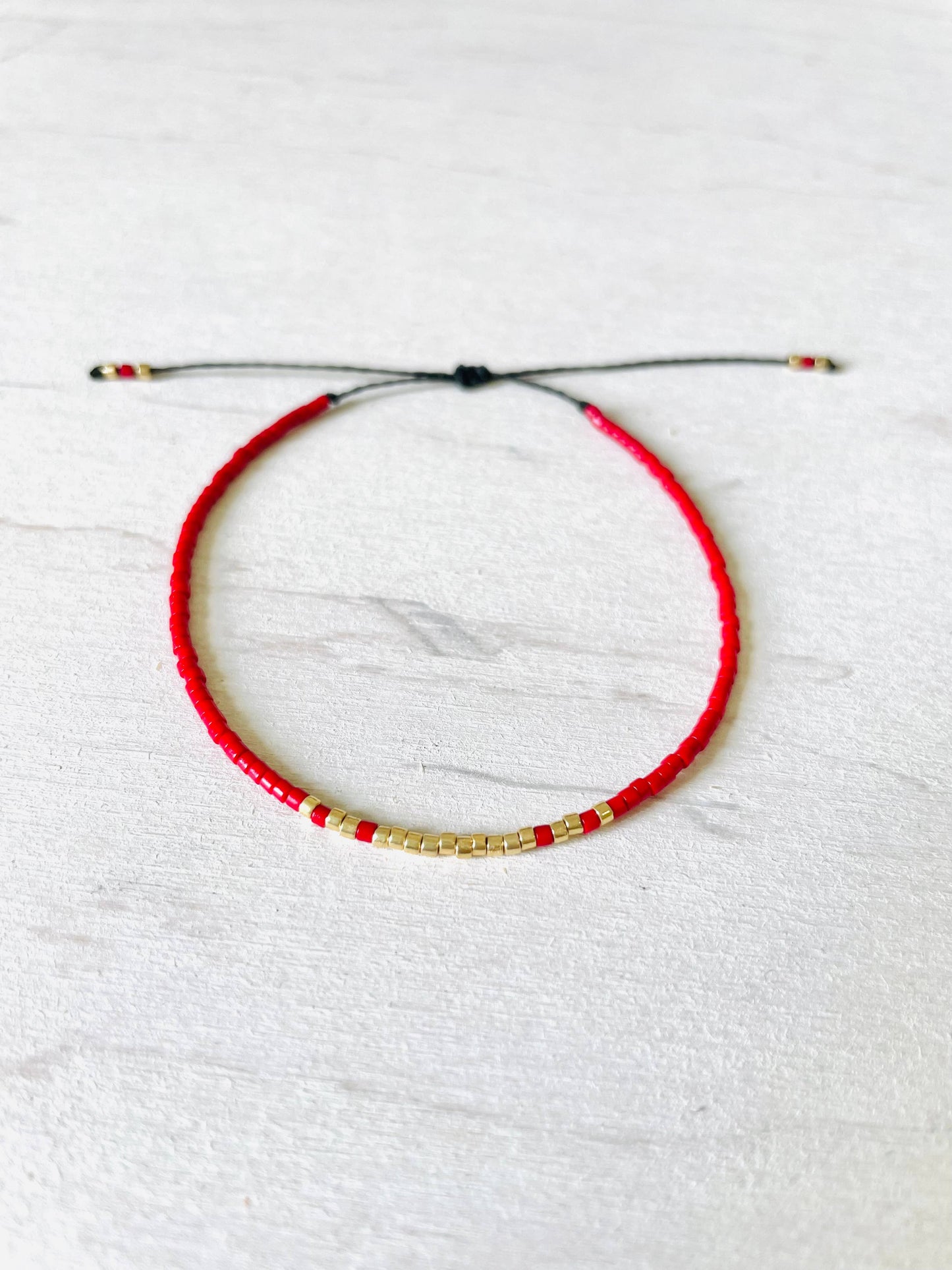 Adjustable Miyuki Pearl Bracelet in Nylon, Rocaille