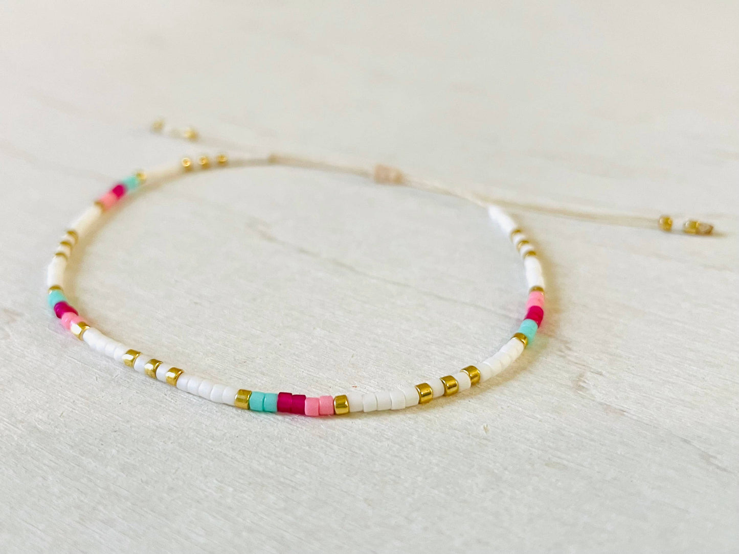 Adjustable Miyuki Bead Bracelet in Nylon, Seed Bead 116