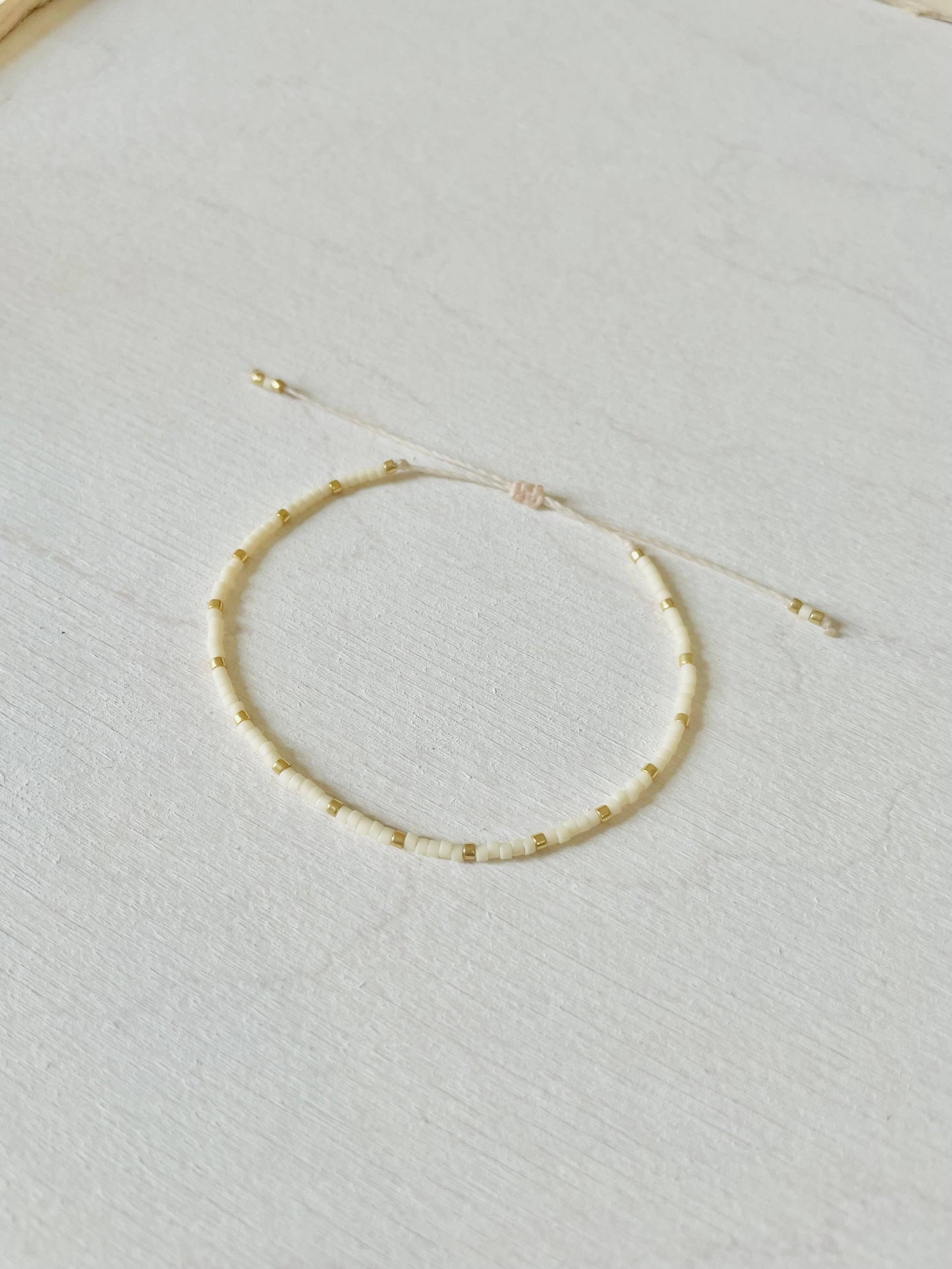 Adjustable Miyuki Pearl Bracelet in Nylon, Rocaille